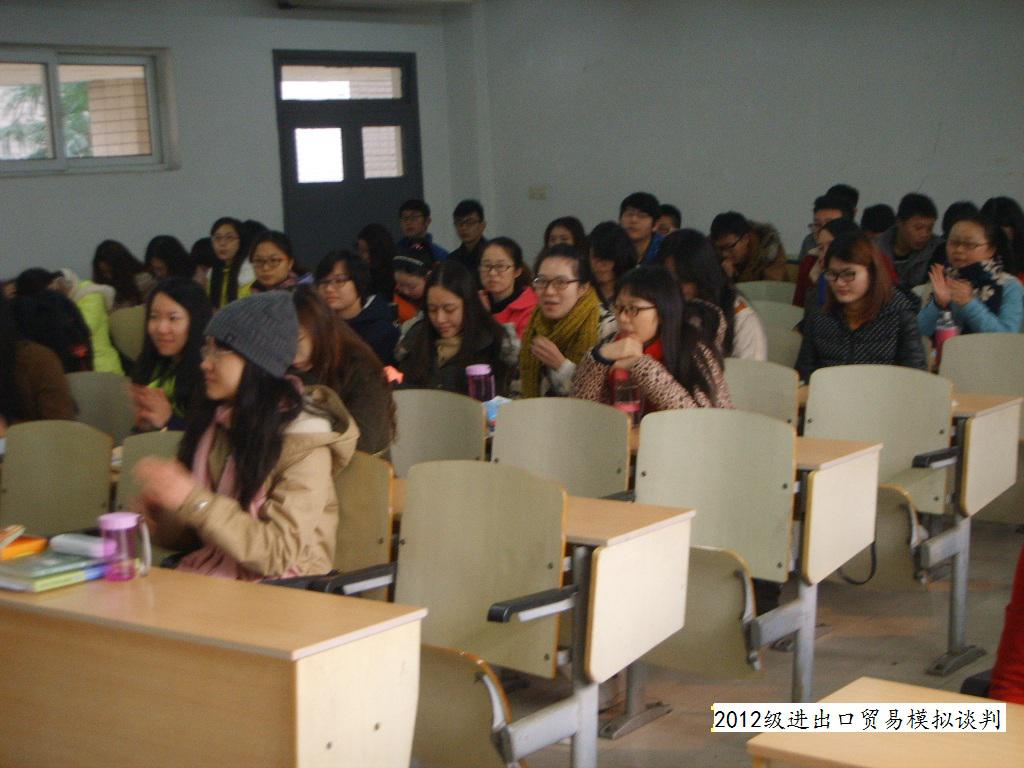 聚精会神的观众